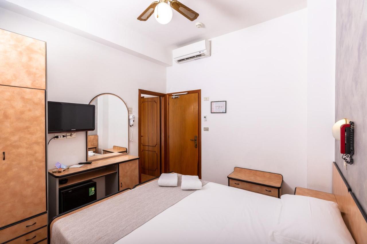 Hotel Albatros Rimini Esterno foto